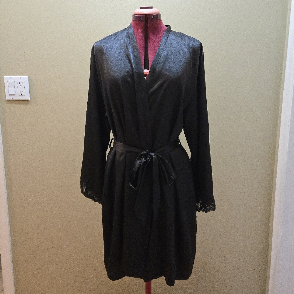 Jones New York Black Satin Robe with Lace Trim